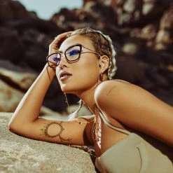 Quay CLICK BAIT BLUE LIGHT